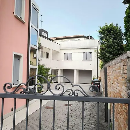 アパート Zen 2 *